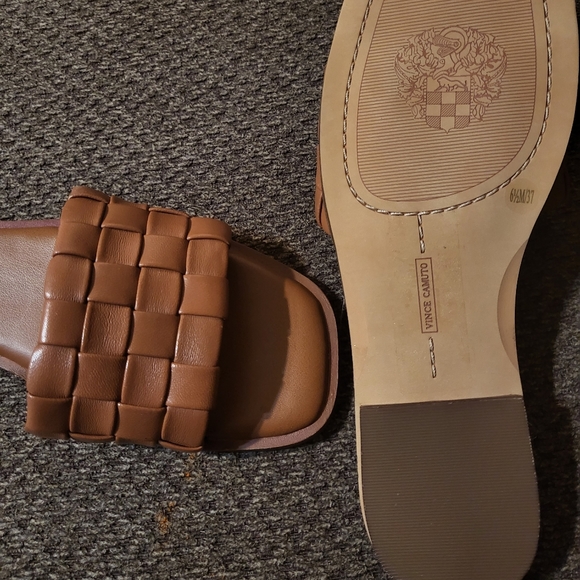 Cognac Size 6.5 Vince Camuto Slides - Picture 4 of 6